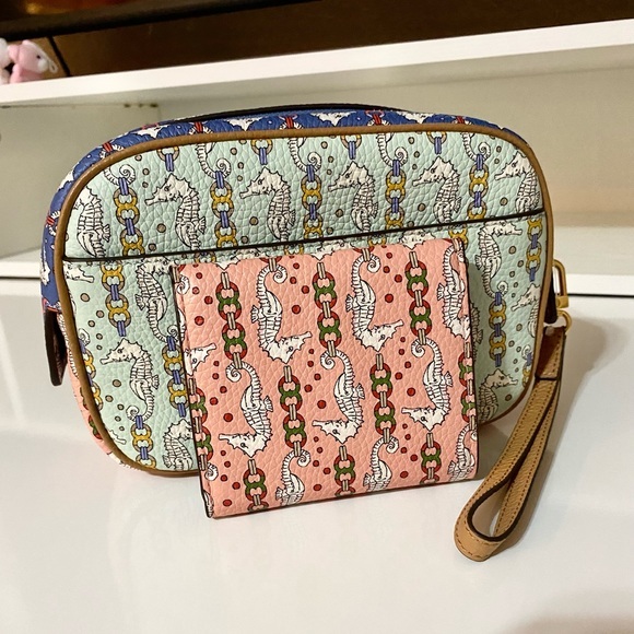 🌸NEW🟡Tory Burch Blake Printed Multi Essentials Wristlet pouch bag & wallet - Picture 2 of 15